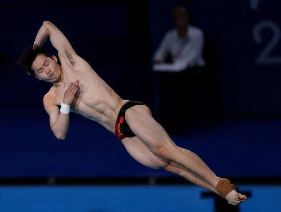 明星男跳水,明星男跳水运动员的辉煌瞬间